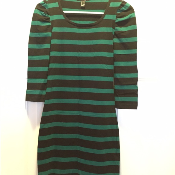 Striped form fitting dress 3/4 sleeve