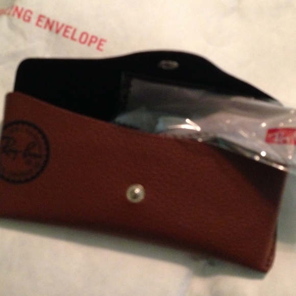 Ray-Ban Case with Cloth - Picture 2 of 2