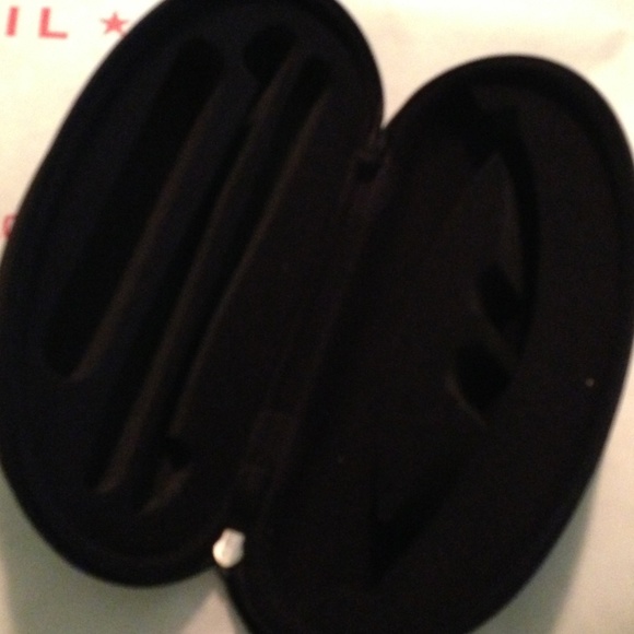 Oakley Case - Picture 2 of 2