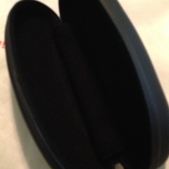 Armani Case - Picture 2 of 2