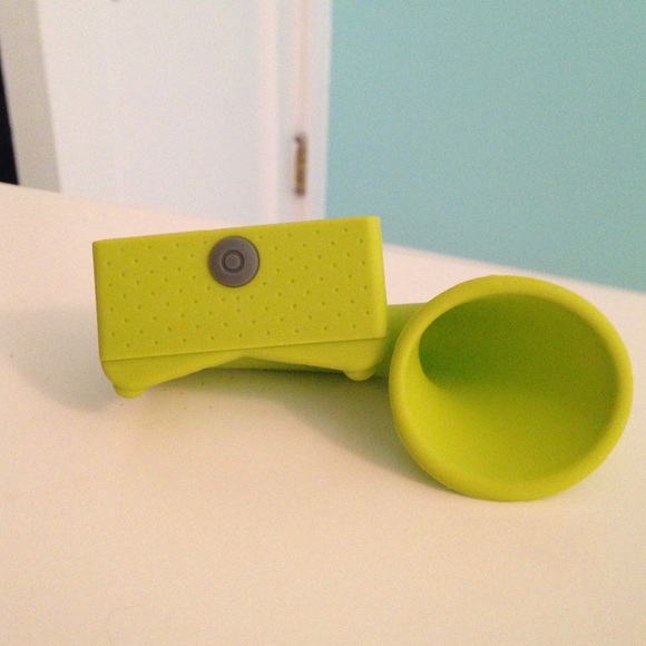 IPHONE 4/5 SPEAKER ACCESSORY