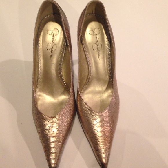 Jessica Simpson pump