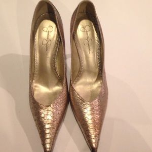 Jessica Simpson pump