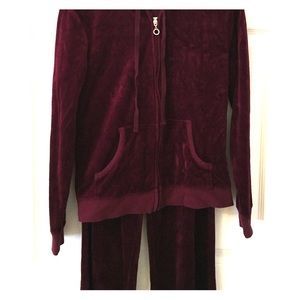 Sweatsuit with fancy details!