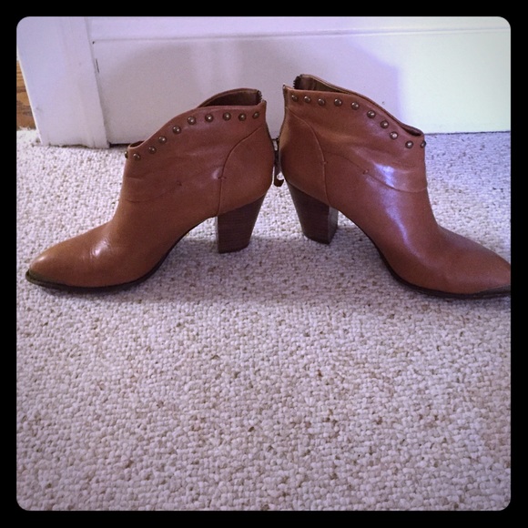 Donating soon! Very lightly worn ankle boots