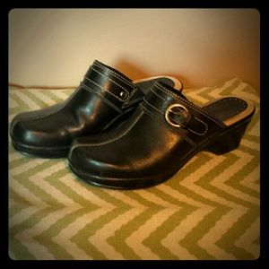 Bass Black Clogs
