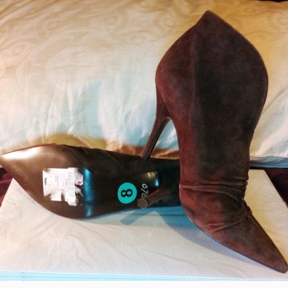 🌟 HP 11/22🌟 NWT Guess Size 8 Boots w/ Heel