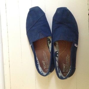 NAVY BLUE TOMS