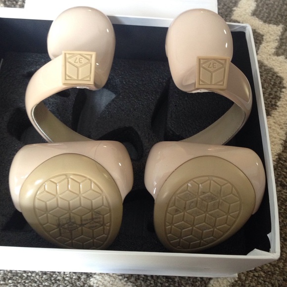 BNWT Julian Hakes London Mojito Heels - Picture 4 of 4