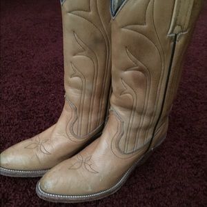Frye tan leather cowboy boots, sz 6.5 narrow