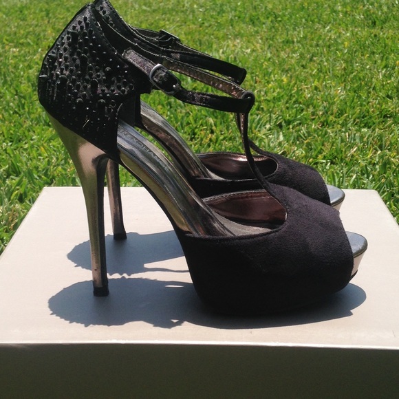 Spiked heels - Picture 2 of 4