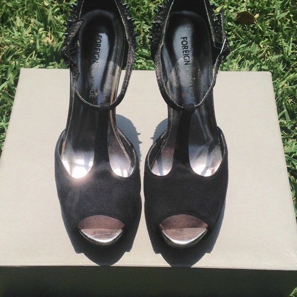 Spiked heels - Picture 3 of 4