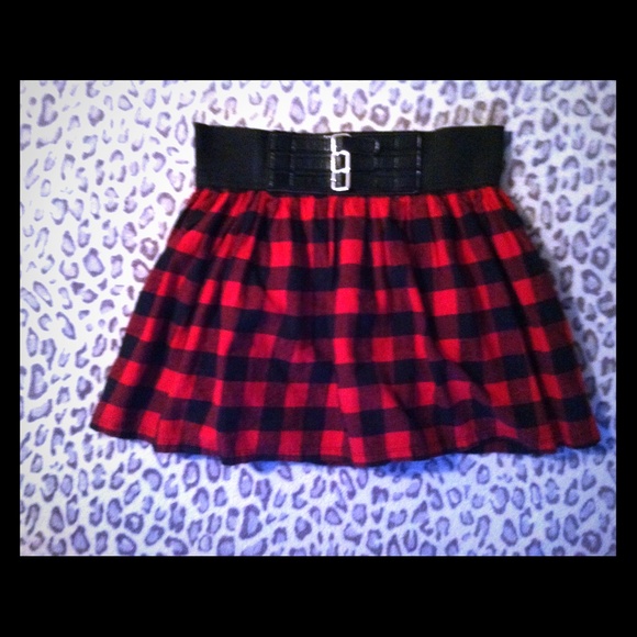 🎀 Forever 21 Plaid Faux leather Buckle Skirt 🎀
