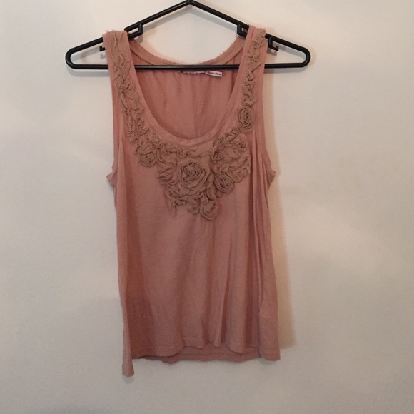 Dark pink tank with flower embroidery