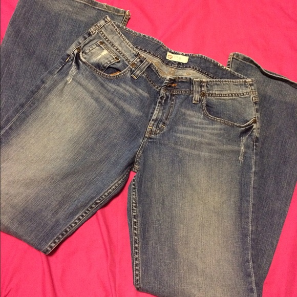 BUCKLE JEANS!