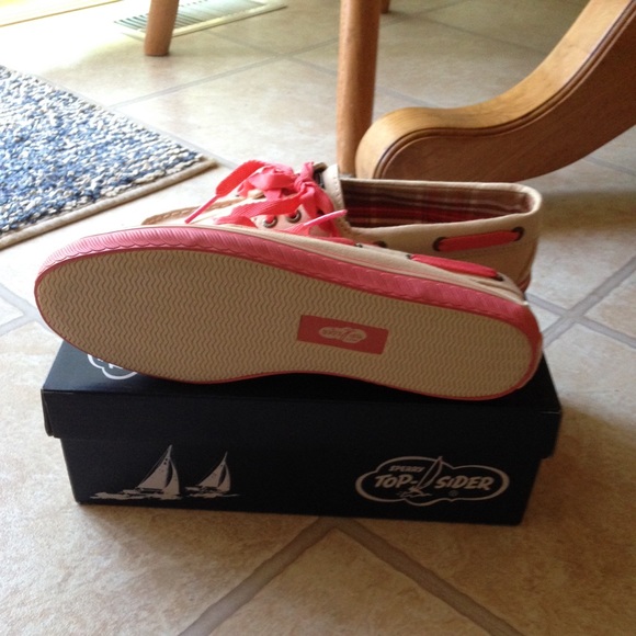 Brand new Sperry Cruisers  Size 6 1/2. SOLD!! - Picture 3 of 4