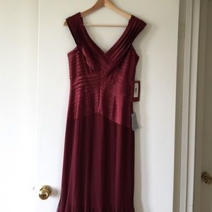 JS Collection evening gown. New with Tags
