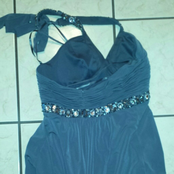 Formal dress - Picture 2 of 2