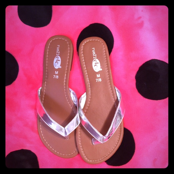 New Flip Flops - Picture 1 of 2