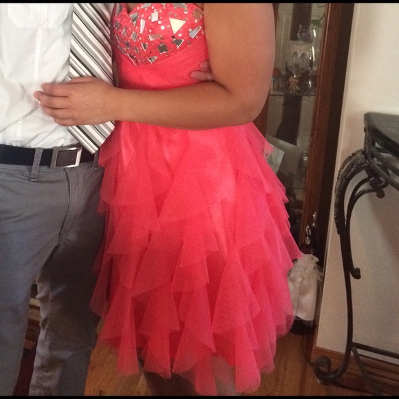 Short homecoming/saides dress - Picture 3 of 3