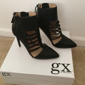 QX by Gwen Stefani. 9.5 BLK. NWT worn 1x on carpet