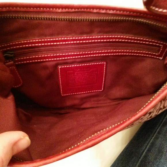 🚫 SOLD 🚫 Coach Signature - Picture 2 of 3