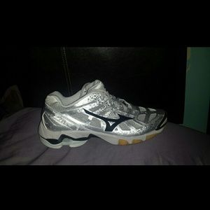 Volleyball shoes