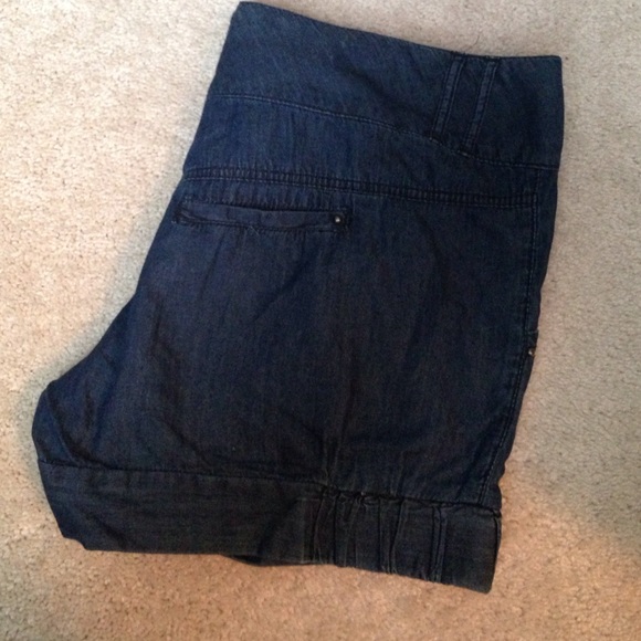 Denim shorts - Picture 3 of 3