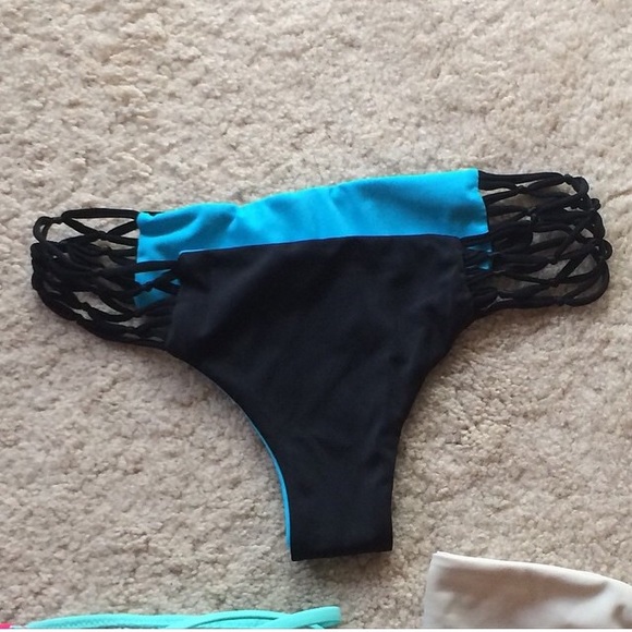 Small reversible bikini bottom