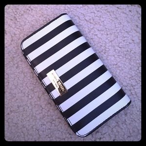 HENRI BENDEL PHONE WALLET!