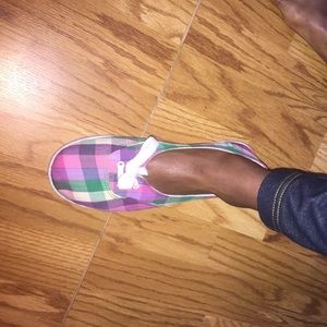 Super cute pink plaid shoes!