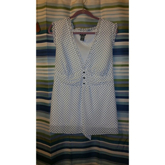 SOLD. Polka-dot sleeveless top - Picture 1 of 4