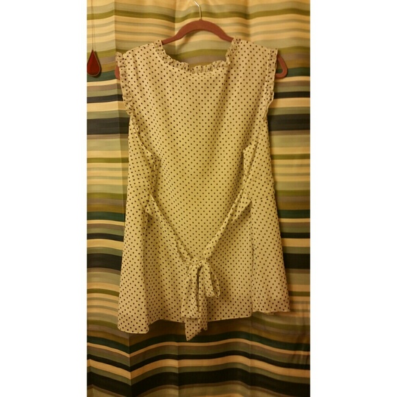 SOLD. Polka-dot sleeveless top - Picture 4 of 4