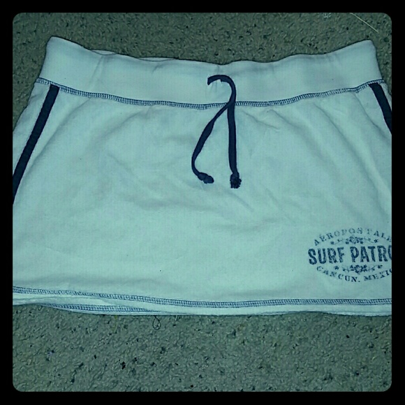 Beach or pool skirt