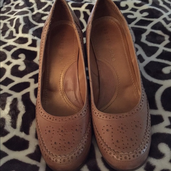 Beige Apostrophe heels. Size 8.5.