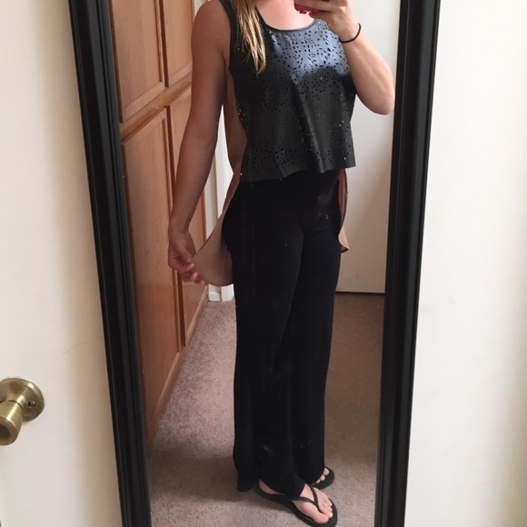 Crop top with back open slit.