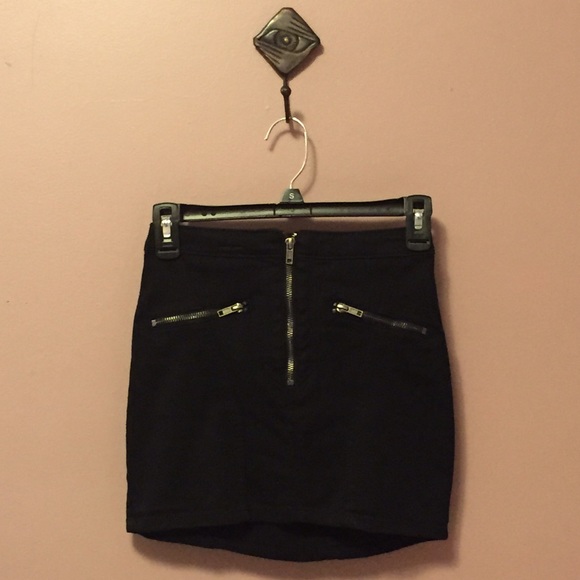 Black mini skirt from H&M