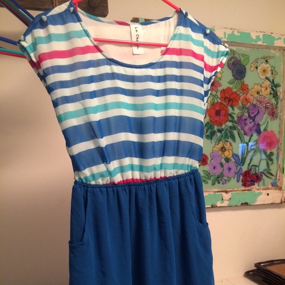 LE Design Dresses & Skirts - Flash sale$6⚡️✂️last call HP LE  DESIGN   dress