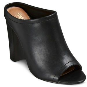 Black heels – faux leather mules!