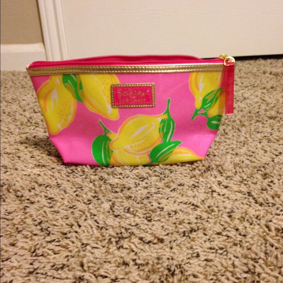 Lilly Pulitzer Make up bag NWT 🍋