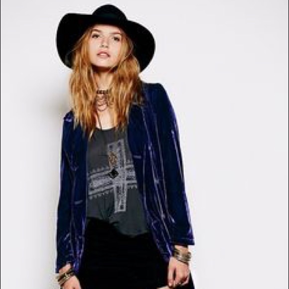 FREE PEOPLE Oversized Blue Velvet Blazer 💖💖💖