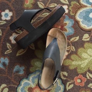 Thong platform sandals