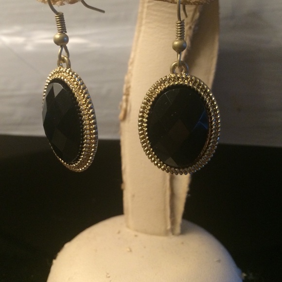 Costume jewlery
