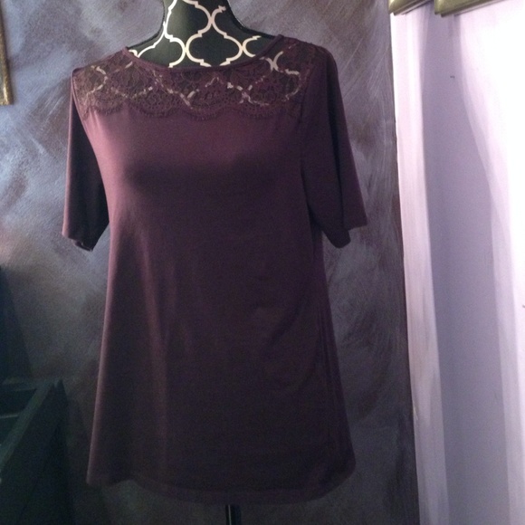 Cute Ann Taylor top with lace detail