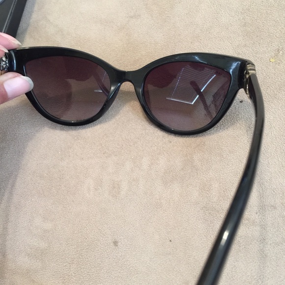 Auth new Bulgari sunglasses for woman - Picture 4 of 4