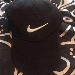 NIKE GOLF HAT