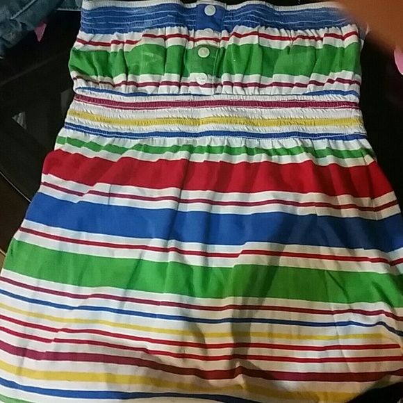 Multi-color strapless shirt