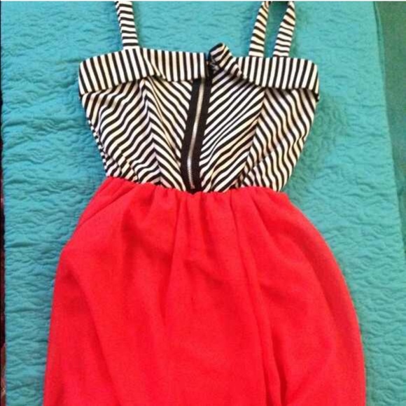 Dresses & Skirts - Trendy Striped Dress!