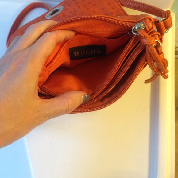 Adorable orange cross body purse - Picture 2 of 3