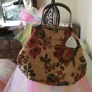 Beaded vintage handbag with gold metal handles